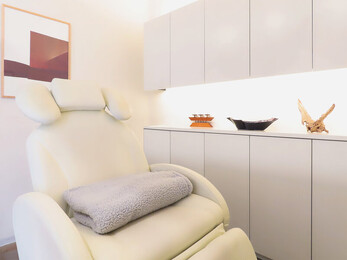 BLUE EYES 学芸大学店【アイブロウ/眉毛/まつげパーマ/マツエク専門店】