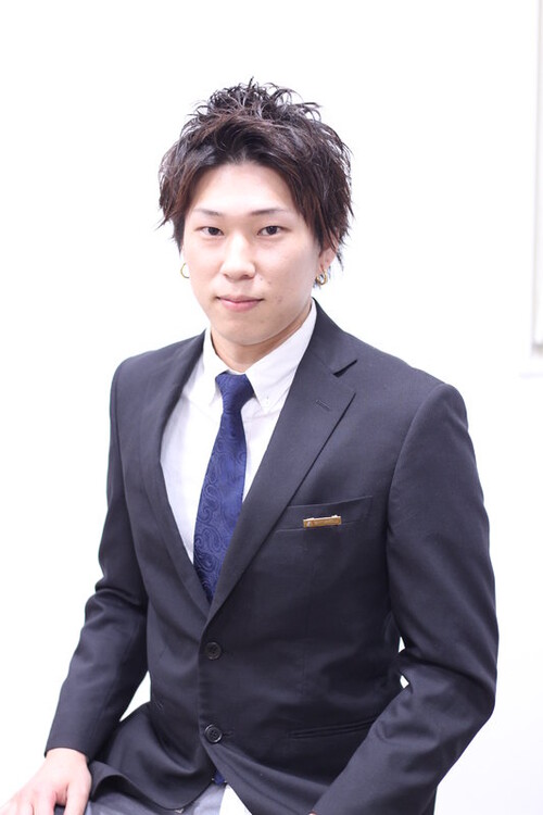 安藤将士 | RoomieRoom 名古屋市守山区のチーフスタイリスト兼デザイナー