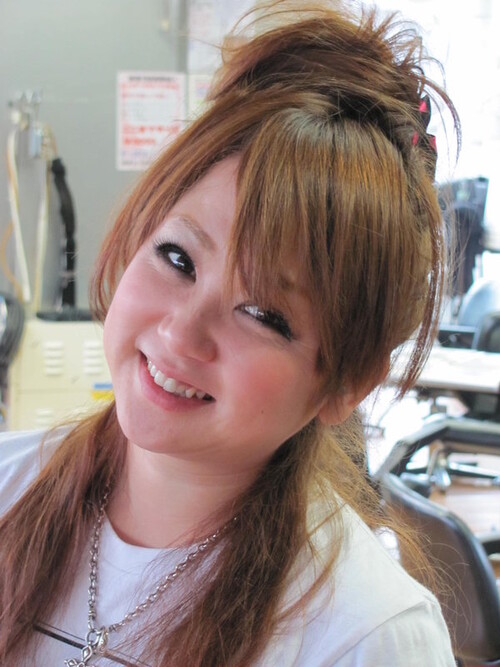 島田　美紀 | 美容室カラーズの店長