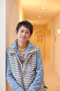ATSUO | Hair&Body Therapy >Re:>のオーナー
