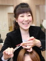 高田厚子 | ヘアーズアッシュのスタイリスト