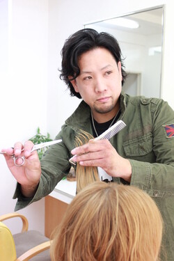 入江　陽平 | ヘアースポット イングの店長