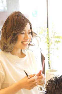 Ami | Concept to be… 江坂店のトップスタイリスト