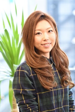 山本　佳奈 | plaisirのアシスタント