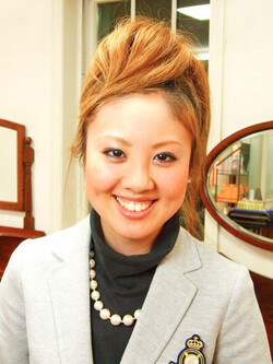 半田　芙紗子 | ARIREINA逗子店のアイリスト