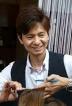 津崎 紘明 | hair design  Retreatのスタイリスト（オーナー）