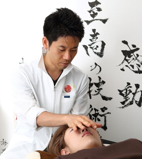 金森よしはる | アキュモ整体院のミスユニバースビューティ講師