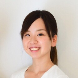 塩満 利奈 | オーガニックアロマテラピーサロンNapluのナチュラルビューティセラピスト