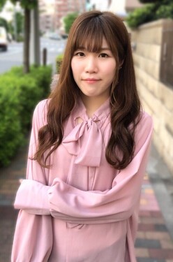 駒目梨乃 | Likkle Moreの