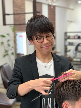 小林大介 | Hair & Make anyhow　川口駅東口の店長