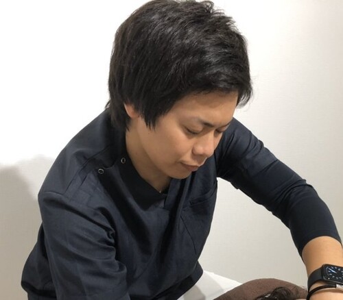 藤田侑平 | フェイシャルプライベートサロン-haristeria-のJMCAA認定美容鍼灸師・代表