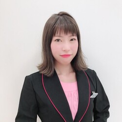 下邨奈美 | ＥｙｅＦｌａｓｈ　大丸梅田店のシニアアイデザイナー