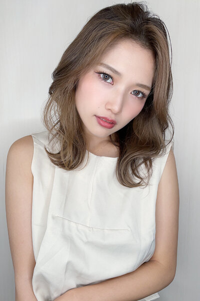 [アイキャッチ]ナチュラルなレイヤーが動きをプラスし、上品で軽やかな印象に!