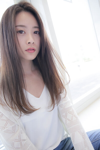 [アイキャッチ]大人上品なツヤ感ストレートのナチュラルロング