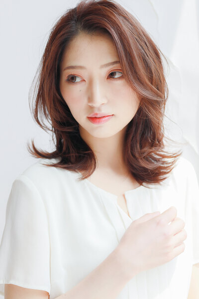 [アイキャッチ]大人可愛い外ハネくびれミディアムレイヤー