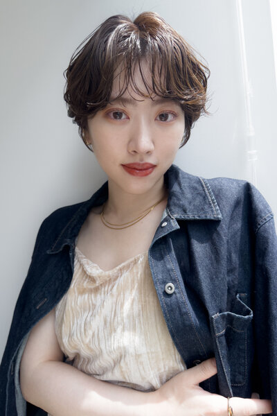 [アイキャッチ]大人可愛いウェーブショート透明感カラー小顔カット