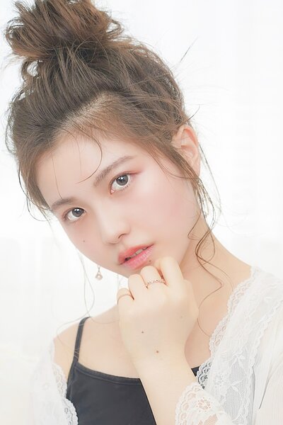 [アイキャッチ]ゆるふわお団子×後れ毛アレンジ