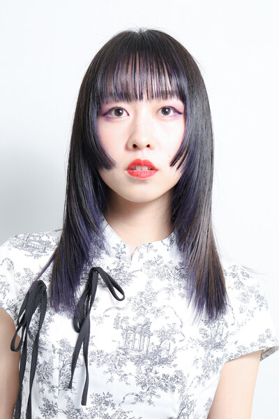 [アイキャッチ]艶髪ストレートロング×韓国風前髪で印象的な美人ヘア