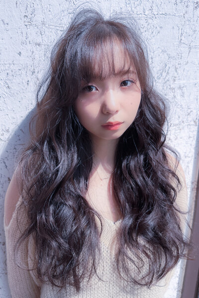 [アイキャッチ]透明感暗髪×韓国風ウェーブロングで上品な美髪へア