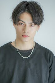 [アイキャッチ]韓国風センターパートで大人っぽく垢抜けるメンズヘア