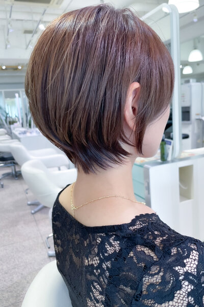 [アイキャッチ]艶髪丸み前下がりショートボブで後ろ姿まで綺麗に