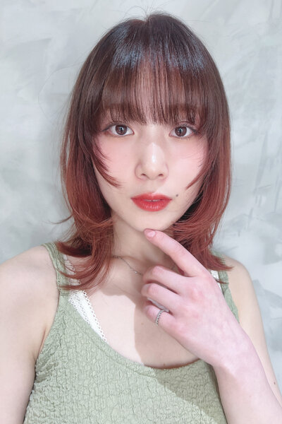[アイキャッチ]【福山市の美容室】小顔効果抜群！顔周りウルフレイヤー×ツヤ感ピンクブラウン