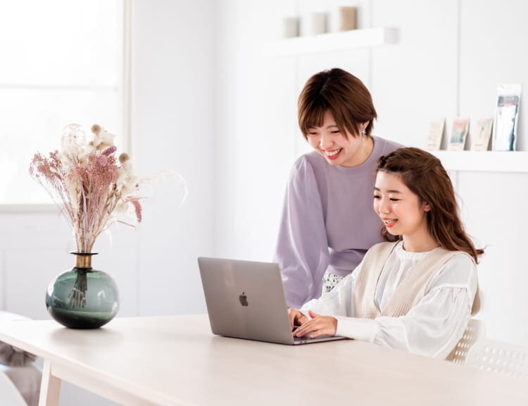 [アイキャッチ]★一緒に仕事をする人を選べる★　【矢場町で肩こり・脚のむくみ・姿勢矯正ならウェミアス！　20時以降施術OK】