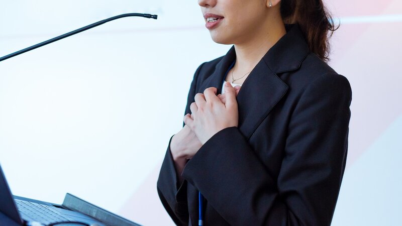 [アイキャッチ]★体が緊張している状態では？★　【矢場町で肩こり・脚のむくみ・姿勢矯正ならウェミアス！　20時以降施術OK】