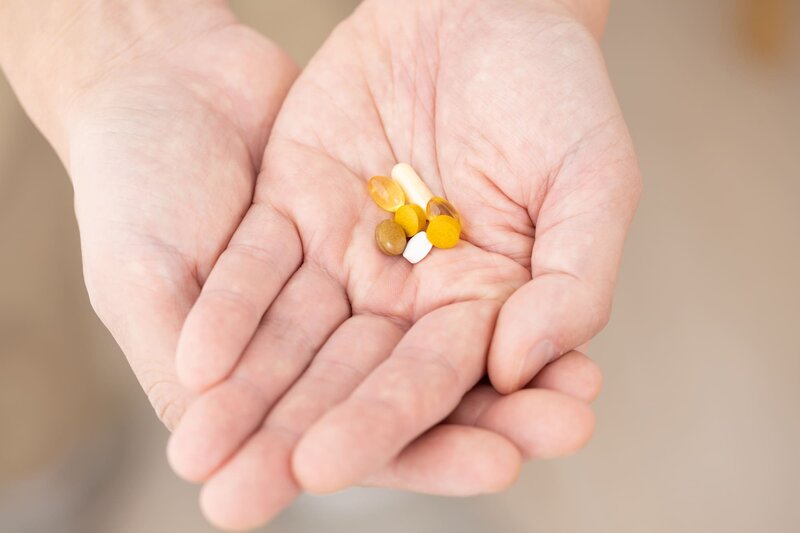 [アイキャッチ]★サプリメントと薬の違いは？★　【矢場町で肩こり・脚のむくみ・姿勢矯正ならウェミアス！　20時以降施術OK】