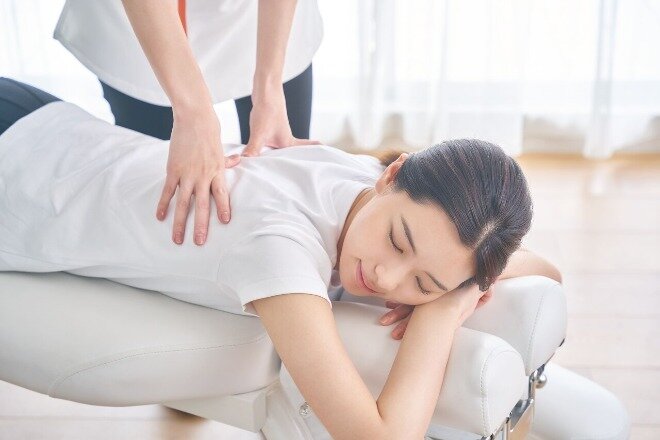 [アイキャッチ]＼不調は日常の癖から。整体とマッサージで根本改善／