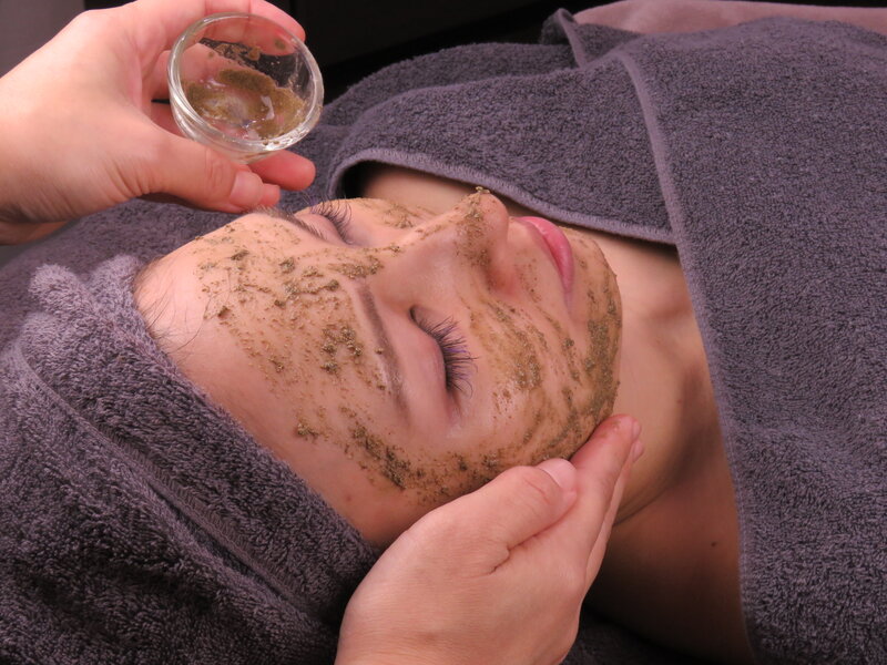 [アイキャッチ]ハーブフェイシャルご予約の方に、プラセンタ導入エステ１回プレゼント♪