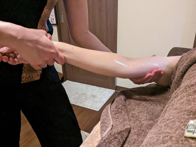 [アイキャッチ]二の腕スッキリマッサージ