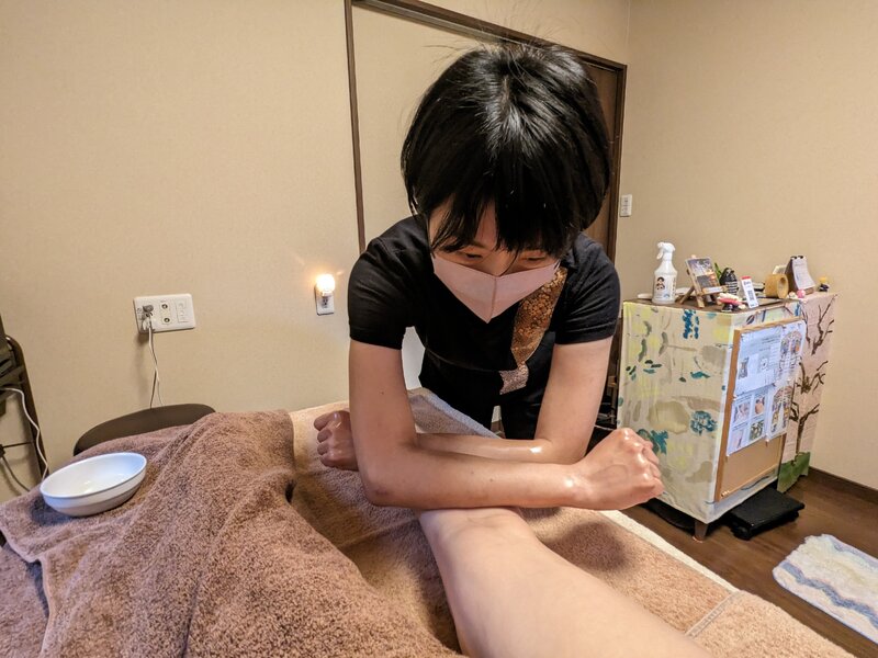 [アイキャッチ]足のむくみ・ダル重いはオイルマッサージでスキッリ