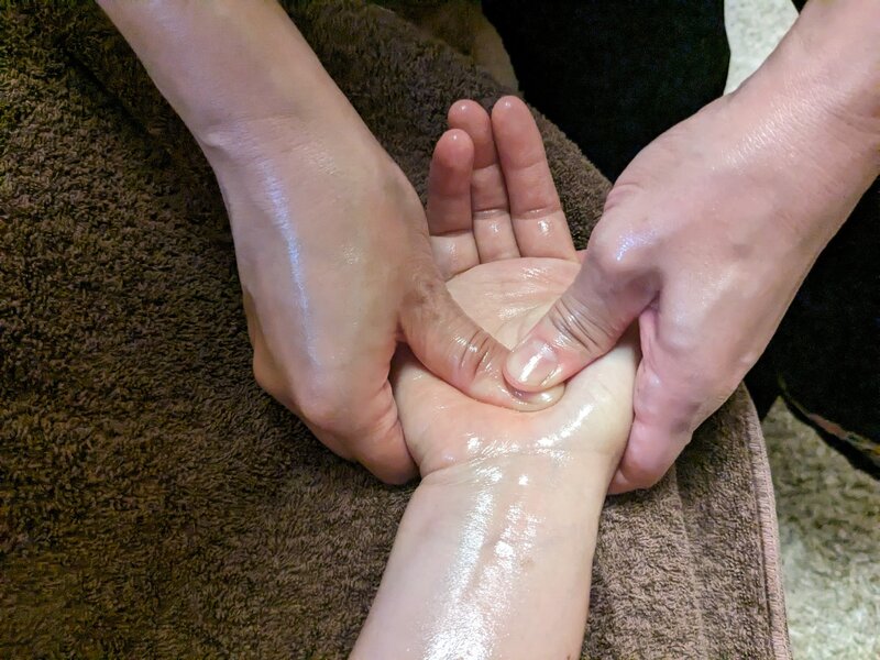 [アイキャッチ]手の平マッサージの効果