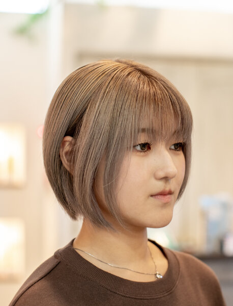 [アイキャッチ]乾かすだけで形になる、グレージュのショートボブ