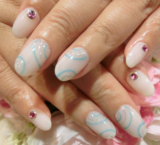 指先の注目度up オシャレな幾何学ネイルで周りと差をつけて ビューティーパーク