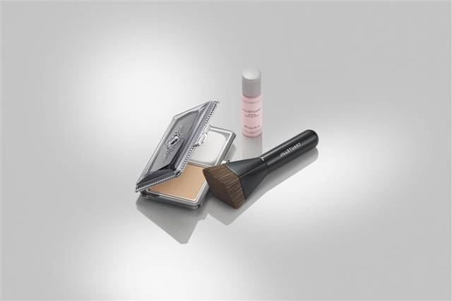 ファンデーションブラシキット 5,500円（税抜） 2...